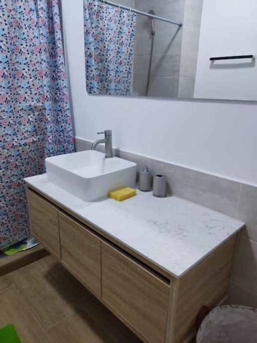Superbe Appartement Avec Parking Gratuit Et Garde Dakar Exteriér fotografie